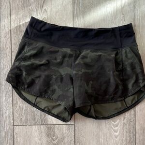 Lululemon mid rise camo speed shorts